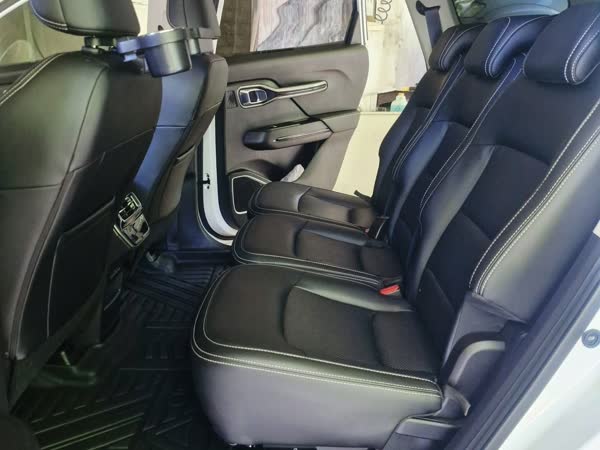 Ford Everest, Toyota Rush and interiors, JMV home service car wash, Davao City