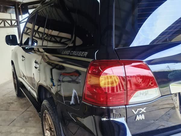 Toyota Land Cruiser and Mazda CX-9, JMV home service car wash, Davao City
