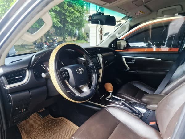 Mitsubishi Strada and Toyota Fortuner, JMV home service car wash, Davao City